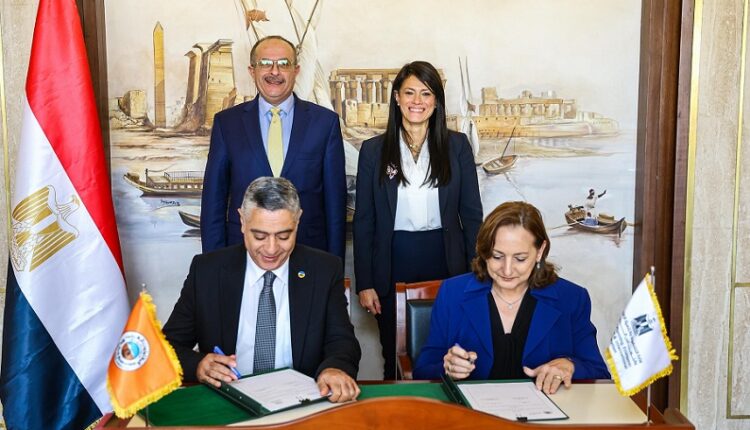 المشاط ورئيس المقاولون العرب يشهدان توقيع اتفاقية لتعزيز منظومة التدريب وبناء القدرات