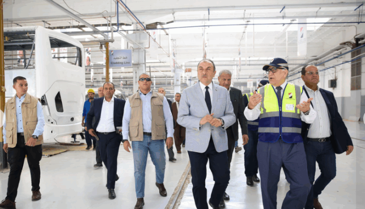 وزير قطاع الأعمال يتفقد مصانع النصر للسيارات ويؤكد إعادة إحياء علامة "نصر" بمعايير عالمية