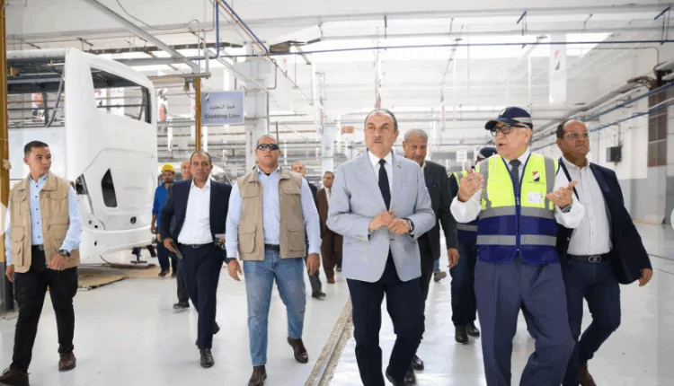 وزير قطاع الأعمال يتفقد مصانع النصر للسيارات ويؤكد إعادة إحياء علامة "نصر" بمعايير عالمية