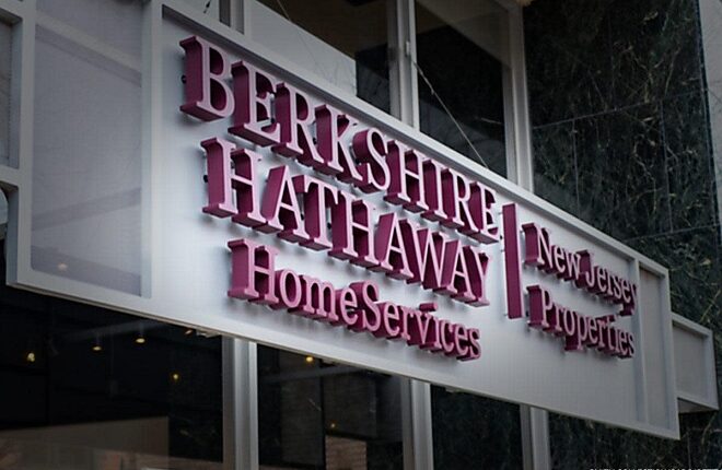 أرباح بيركشاير هاثاواي ترتفع إلى 13.49 مليار دولار في الربع الثالث