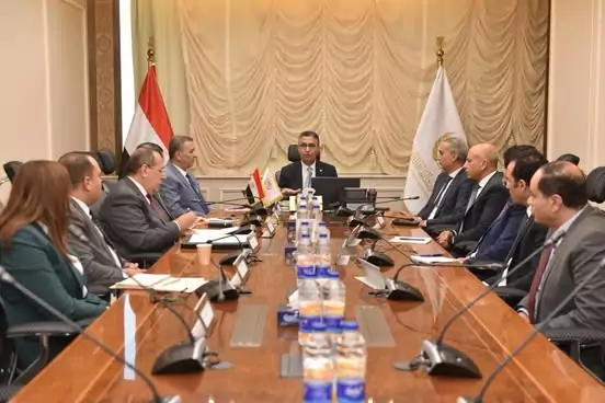 وزير التموين يوجه بضمان توافر السلع الأساسية واستقرار الأسعار بالتنسيق مع المنتجين والموردين