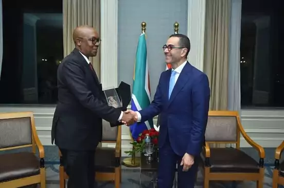 وزير الاستثمار: تعزيز التعاون مع جنوب أفريقيا بمجالات صناعة السيارات وإنشاء مناطق لوجستية وربطها ملاحيا