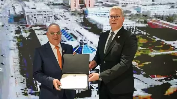 وزير البترول يكرم إنبي وبتروجت وصان مصر خلال فعاليات أديبك 2025