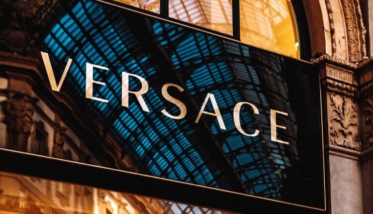 برادا الإيطالية تستحوذ على منافستها فيرساتشي رسميا مقابل 1.4 مليار دولار