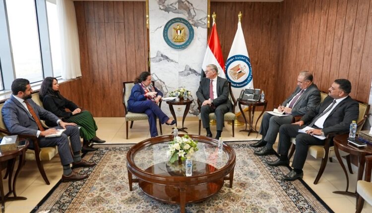 الأوروبي لإعادة الإعمار يبدي استعداده لتمويل مشروعي الكشف عن المعادن ووقود الطائرات في مصر