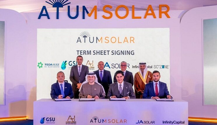 وضع حجر أساس مجمع أتوم سولار لإنتاج الألواح الشمسية في السخنة باستثمارات 220 مليون دولار