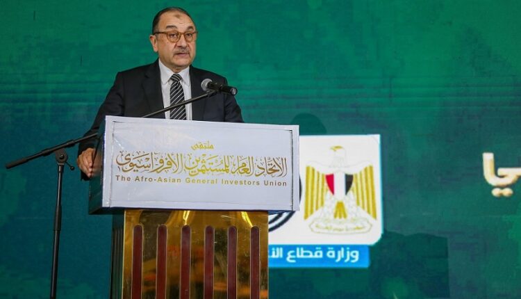 وزير قطاع الأعمال العام يستعرض فرصا استثمارية واعدة في مختلف القطاعات التابعة