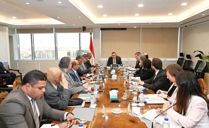 بنك الاستثمار الأوروبي يبدي استعداده لتمويل إنشاء محطات التحلية الصغيرة في مصر