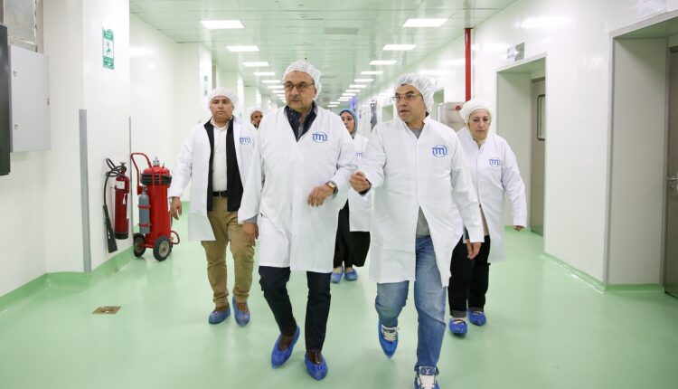 وزير قطاع الأعمال: تطوير خطوط الإنتاج ووتحسين الأداء أساس نهضة ممفيس للأدوية