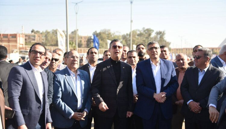 وزير التموين ومحافظ الجيزة يفتتحان سوق اليوم الواحد بمنطقة حدائق الأهرام