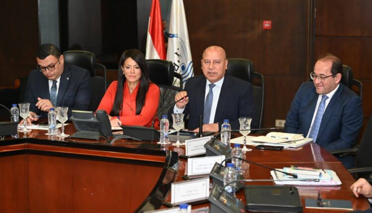 كامل الوزير يبحث مع وزراء التخطيط والإسكان والمالية استدامة مرافق المناطق الصناعية