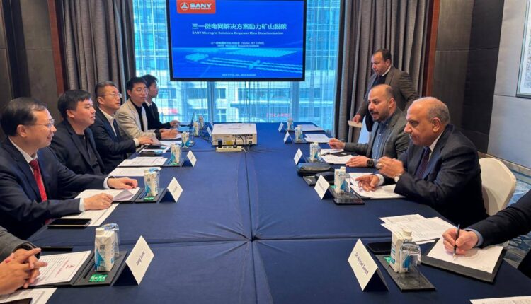 وزير الكهرباء يبحث مع مجموعة صاني الصينية التعاون في مجالات الطاقة المتجددة