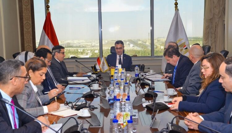 مصر تبحث التعاون مع بلومبرج جرين العالمية في تطوير البنية التحتية لتخزين الحبوب