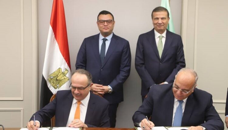 توقيع عقد اتفاق بين بحوث الصحراء والمقاولون العرب لإعادة تأهيل محطة الشيخ زويد