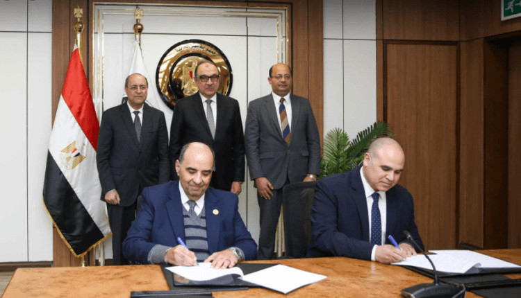 توقيع اتفاقية لتزويد «أسمنت النهضة» بالطاقة الشمسية لمدة 30 عاما