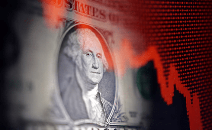 الدولار الأمريكي يتراجع مع تزايد المخاوف من رسوم ترامب الجمركية