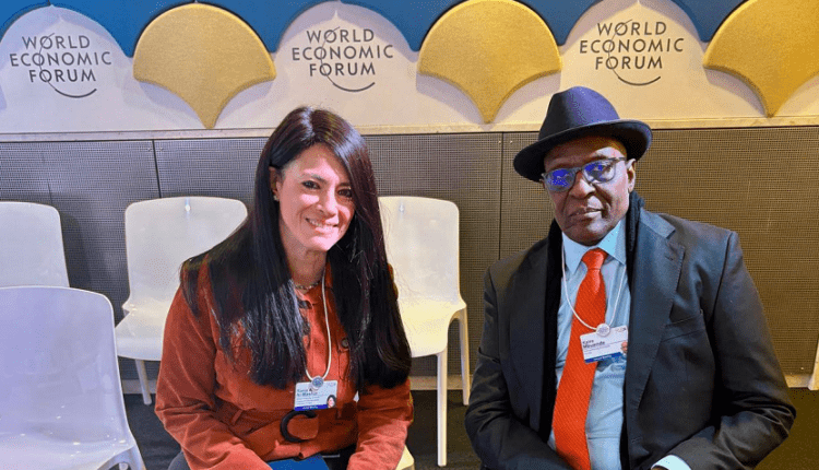 المشاط تستعرض تطور البرنامج القطري لمنظمة التعاون الاقتصادي والتنمية