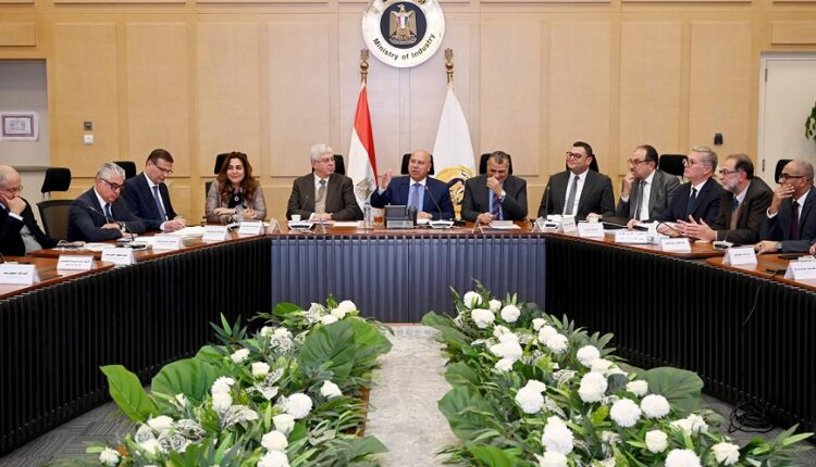 الحكومة توافق على طرح 3 رخص لإنشاء مصانع أسمنت جديدة