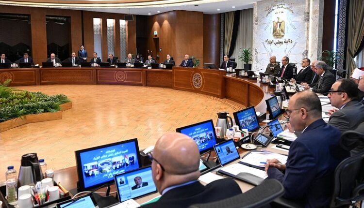 الحكومة تعلن تخصيص 823 فدانا لتطوير مطار العريش