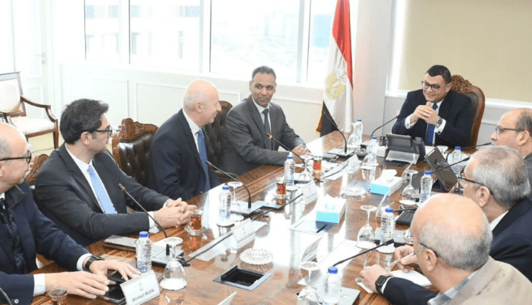 وزير الإسكان يبحث التعاون مع سان جوبان الفرنسية في ترشيد الطاقة والمباني الخضراء