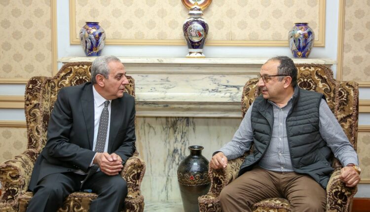 وزير قطاع الأعمال يبحث مع محافظ الغربية مستجدات تطوير شركة مصر للغزل بالمحلة