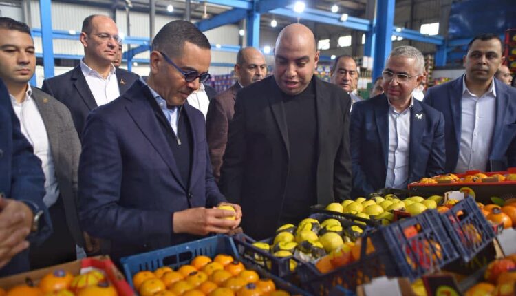 وزير الاستثمار يتفقد عدد من المصانع بالمنطقة الاستثمارية بمدينة بنها