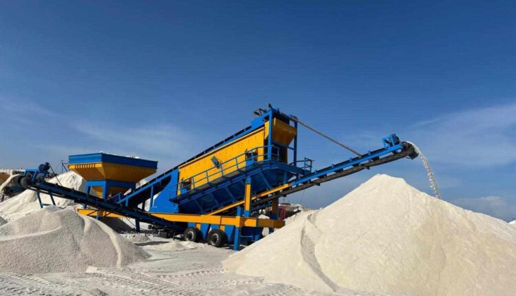 النصر للملاحات تصدر أكبر شحنة ملح مغسول في تاريخها عبر ميناء العريش الجديد