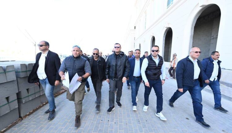 وزير الإسكان يتفقد مشروع كوبري C19 والمدينة التراثية بالعلمين الجديدة