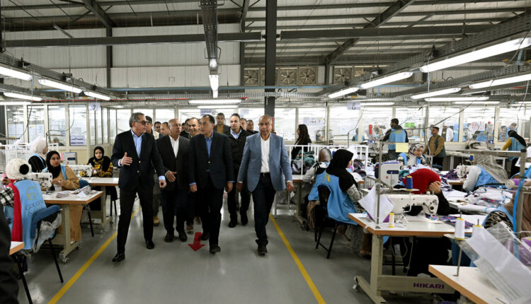 مدبولي: صناعة الملابس الجاهزة قطاع واعد قادر على خلق فرص عمل وزيادة الصادرات