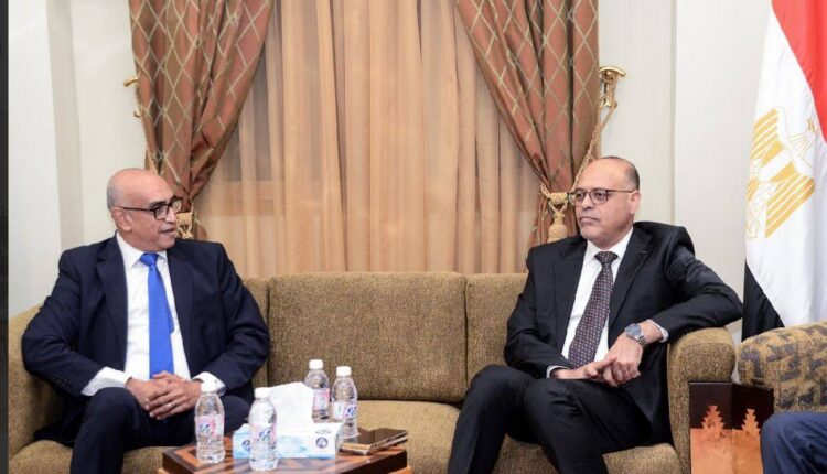 وزير العمل يلتقى ممثلى الجالية المصرية والمستثمرين بمقر القنصلية فى جدة
