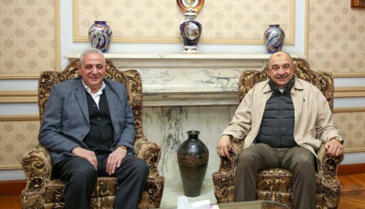 وزير قطاع الأعمال يستهل زيارته لشركة مصر للغزل والنسيج بالمحلة الكبرى بلقاء محافظ الغربية