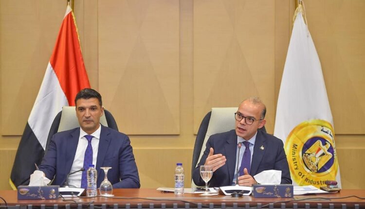 وزيرا الاستثمار والصناعة يناقشان مع المجالس التصديرية ربط الحوافز بمؤشرات قابلة للتنفيذ