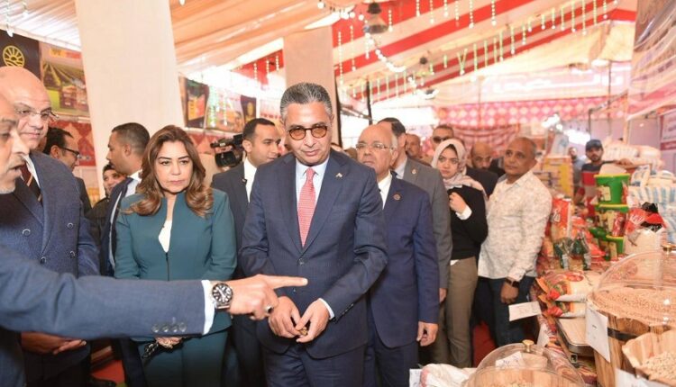 وزيرا التموين والتنمية المحلية يفتتحان معرضي “أهلًا رمضان” والتمور بالقليوبية