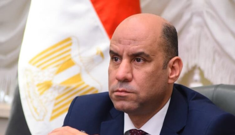 وزارة العمل تشكّل لجنة لمتابعة تطورات الأوضاع الإقليمية ودعم العمال المصريين بالخارج