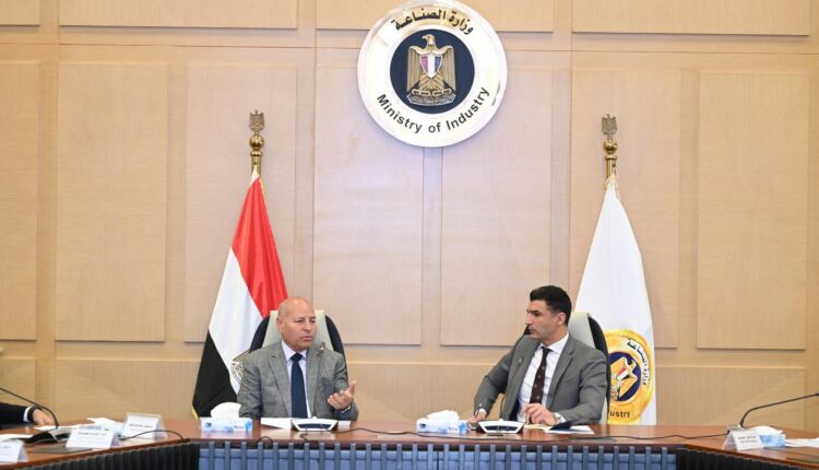 وزير الصناعة: خطة تطوير شاملة لمنطقة شق الثعبان وتعزيز صناعة الرخام والجرانيت