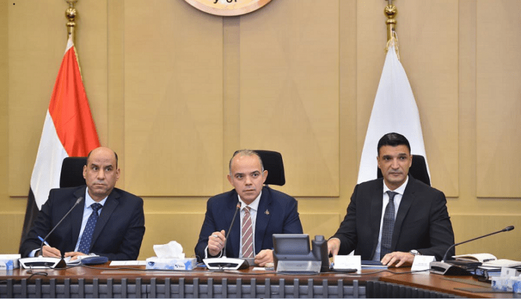 تنسيق حكومي بين وزارات الاستثمار والصناعة والعمل لدعم صناعة الملابس الجاهزة