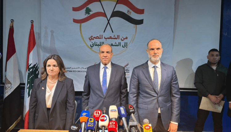 وزير الخارجية يسلم 1000 طن من المساعدات الإغاثية خلال زيارته لبيروت