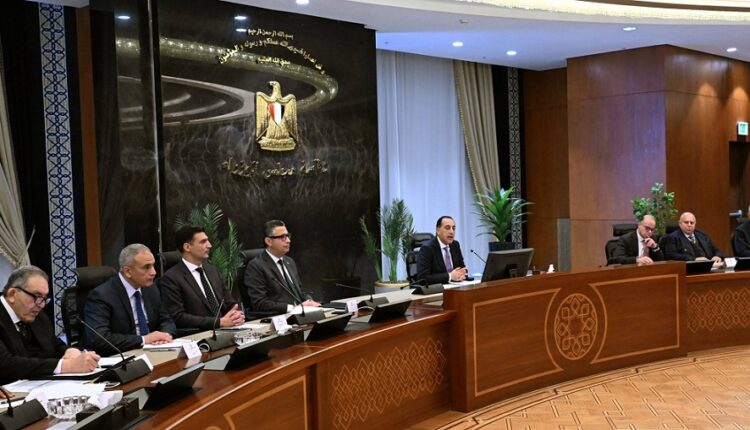 رئيس الوزراء: تأمين كل الاحتياجات التمويلية لتوفير المواد الخام ومستلزمات الإنتاج