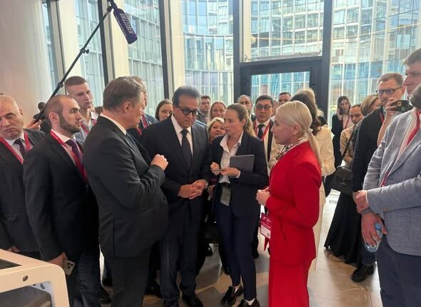 وزير الصحة يستعرض تجربة مصر في تطوير الرعاية الطبية بروسيا