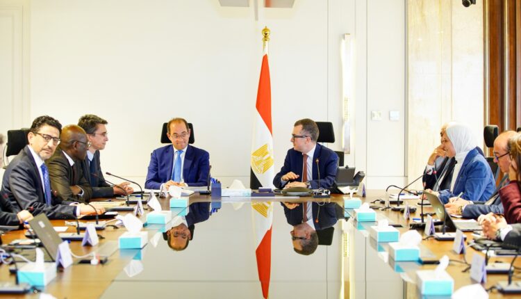 وزيرا التخطيط والمالية يبحثان مع البنك الدولي والبنك الأفريقي للتنمية تمويل مشروعات البنية التحتية