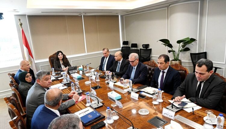 وزيرة الإسكان تؤكد أهمية تعميق التصنيع المحلي لمكونات مشروعات المرافق وتقليل الاستيراد