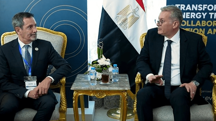 «البترول» تتطلع لتعزيز التعاون مع شلمبرجير في توسيع تطبيقات الحفر الأفقي لزيادة الإنتاج