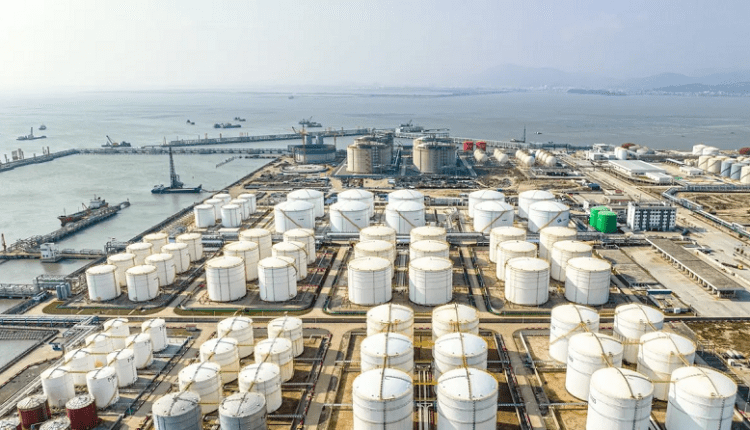 آمال على اجتماع "الطاقة الدولية" للإفراج عن 182 مليون برميل نفط لتخفيف الصدمات العالمية