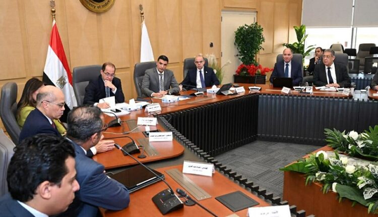 آليات جديدة لتعميق وتوطين صناعة السيارات وتوسيع الشراكة مع القطاع الخاص