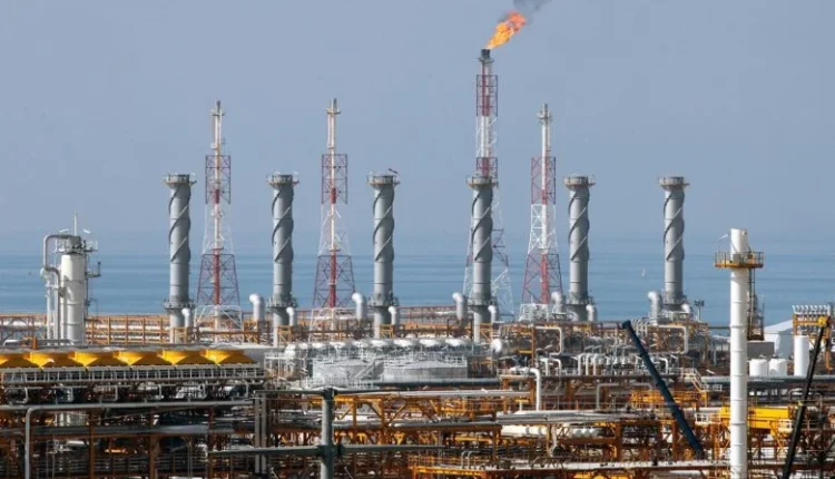 بعد استهداف حقل بارس.. إيران تصدر تحذيرات إخلاء لعدد من منشآت الطاقة في الخليج