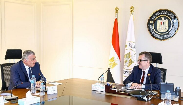 وزير التخطيط يبحث مع "أيادي للاستثمار" دعم ريادة الأعمال والشركات الناشئة