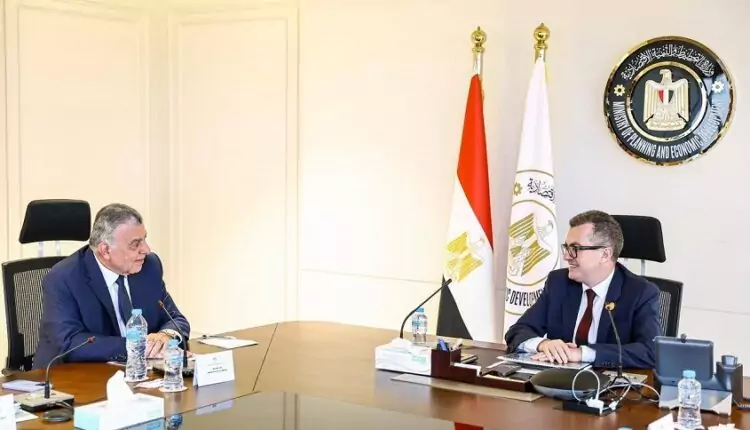 وزير التخطيط يبحث مع "أيادي للاستثمار" دعم ريادة الأعمال والشركات الناشئة