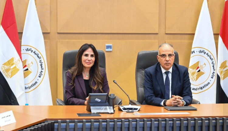 وزيرا الإسكان والري يبحثان إجراءات تراخيص مشروعات محطات مياه الشرب والصرف الصحي