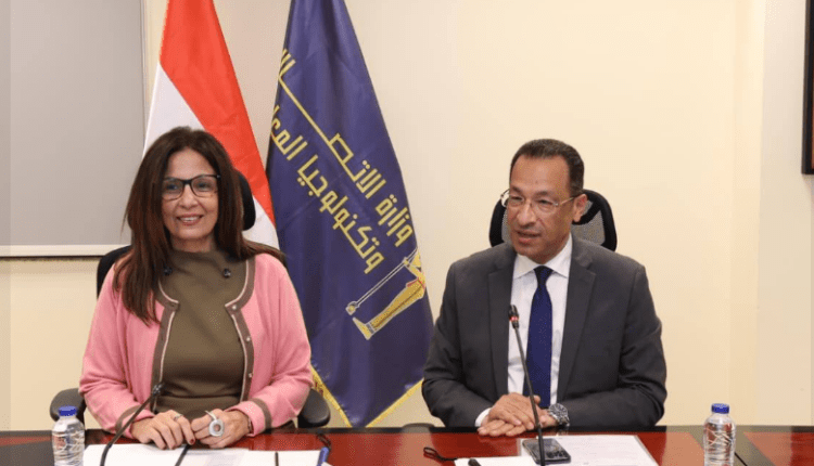 تعاون بين الاتصالات والثقافة لإنتاج كتب صوتية وترجمة آلية بالذكاء الاصطناعي