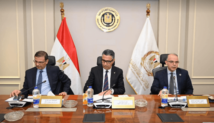 وزراء التموين والزراعة والاستثمار يبحثون آليات استقرار الأسواق وتعزيز التنمية الاقتصادية